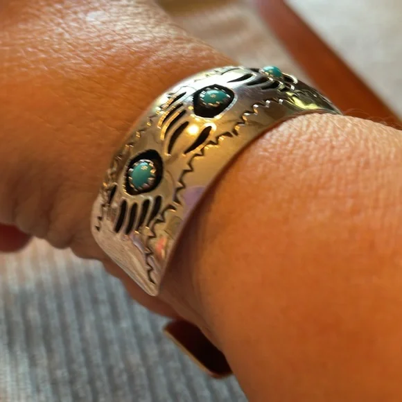 Vintage SS/turquoise Native American paw Cuff - Picture 2 of 4